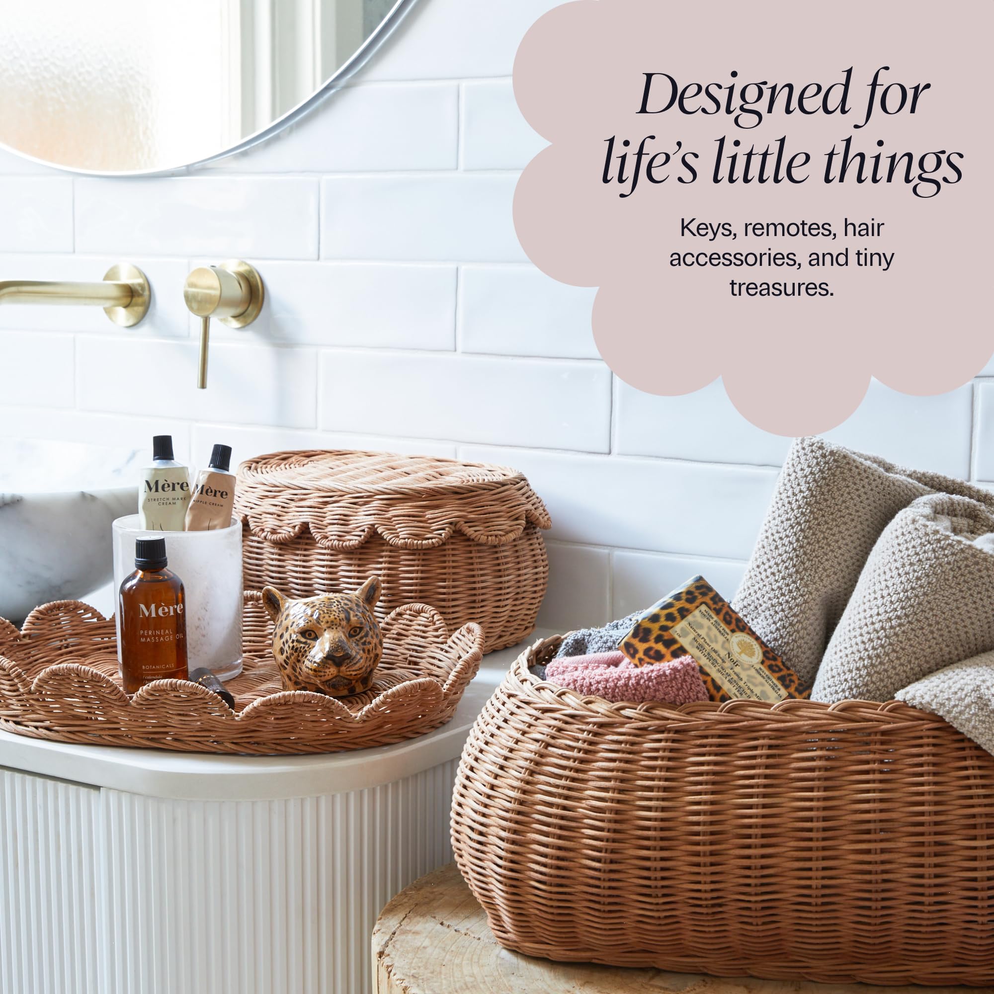 BEBE BASK Flora lid doubles as display tray for small essentials.