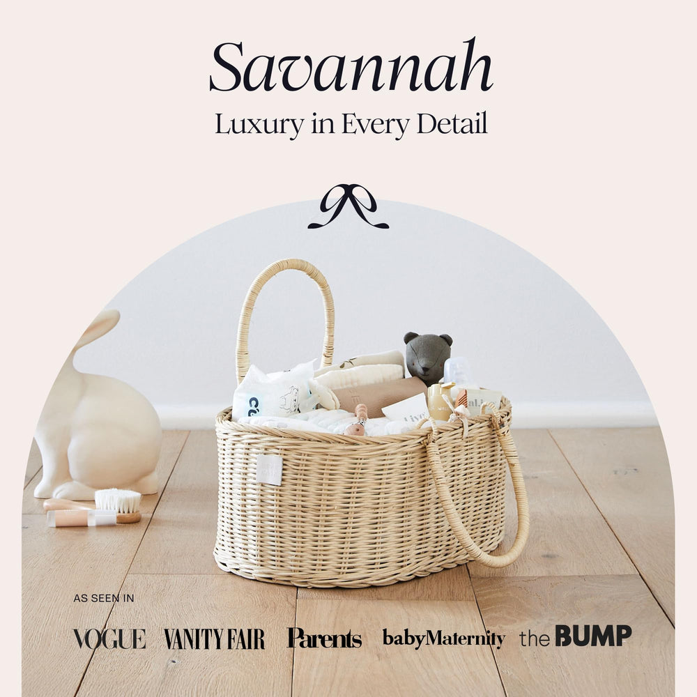 BEBE BASK Savannah with cotton divider shows flexible space for items.