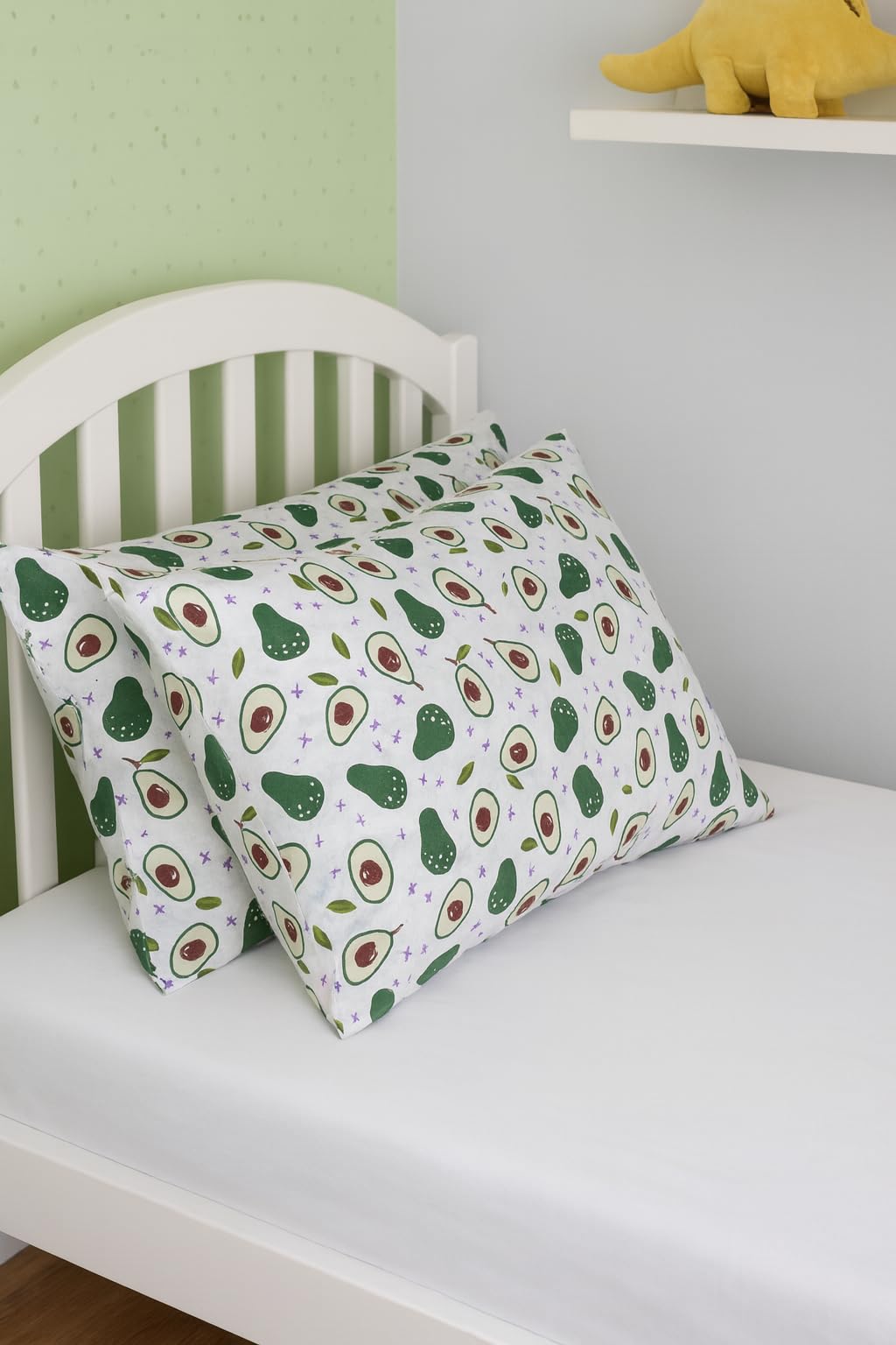 Bebek Ozel durable pillowcase in white, designed for daily use and easy care.