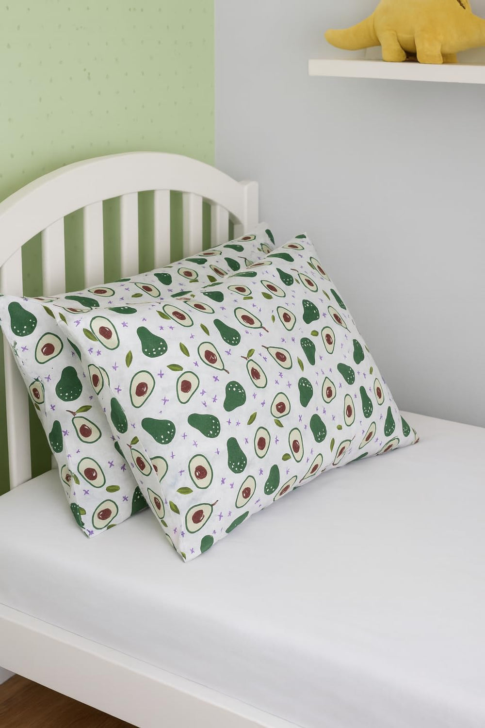 Bebek Ozel durable pillowcase in white, designed for daily use and easy care.