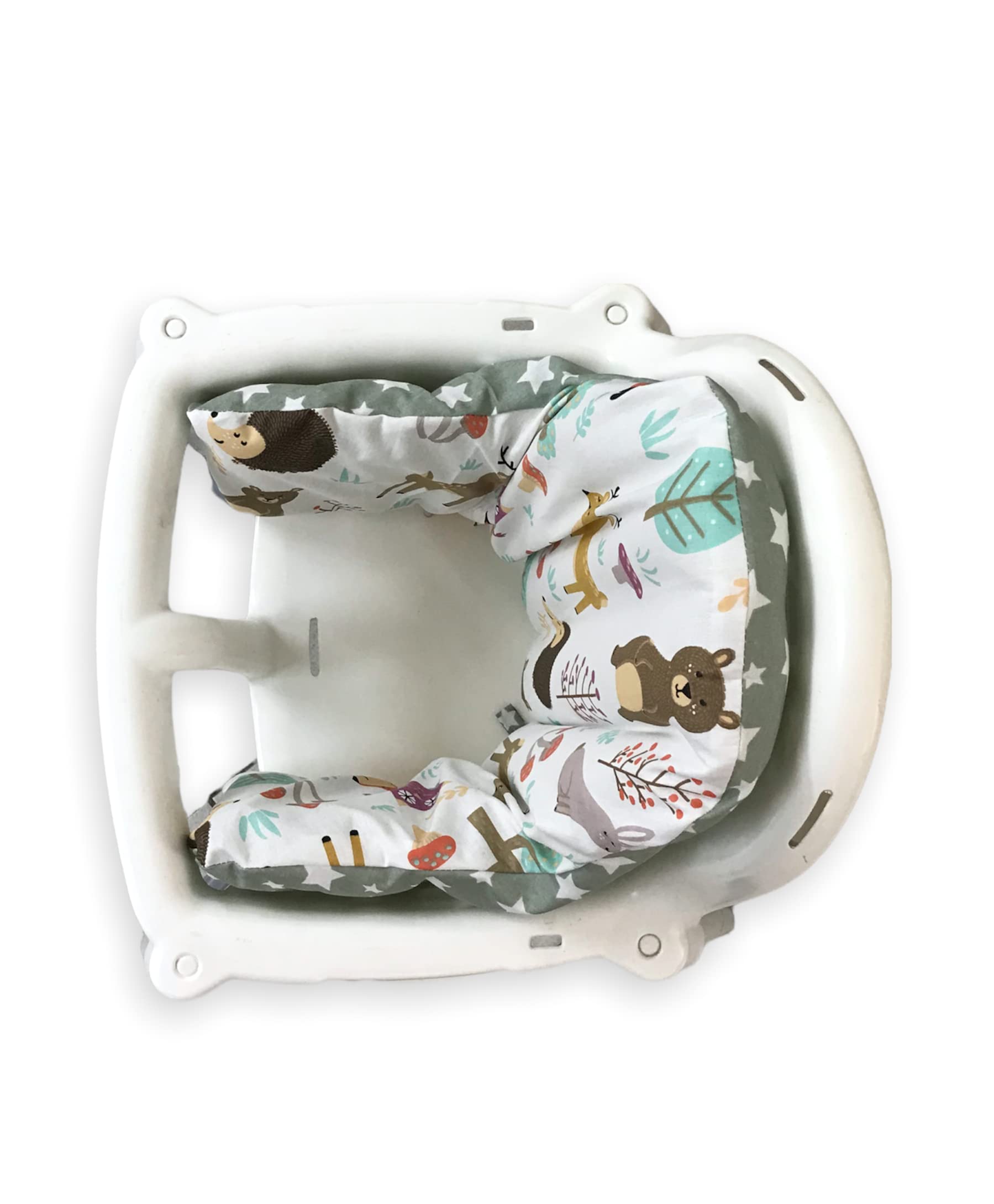 Bebek Ozel cover on Antilop chair during mealtime