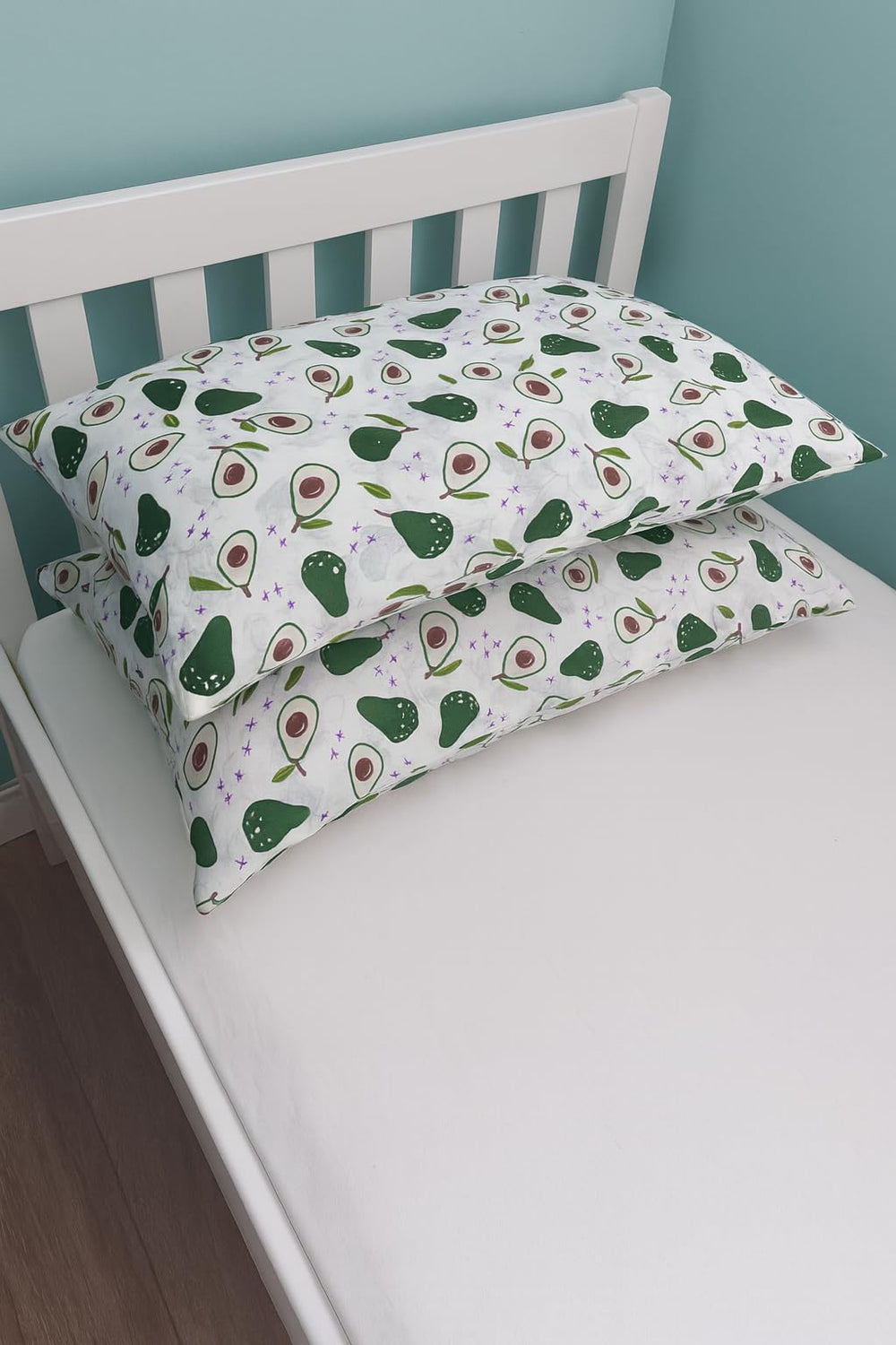 Bebek Ozel Turkish cotton pillowcase close-up, breathable fabric that helps your toddler stay cool at night.