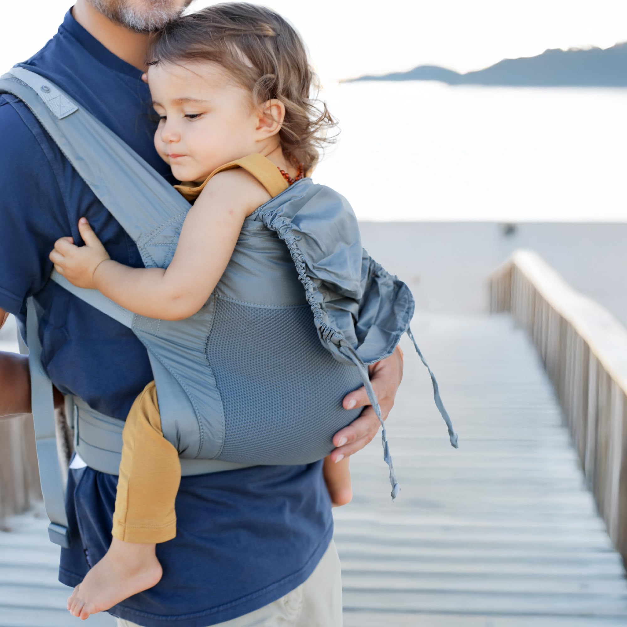 Beco Fly Ultralite breathable design keeps baby comfy during summer.
