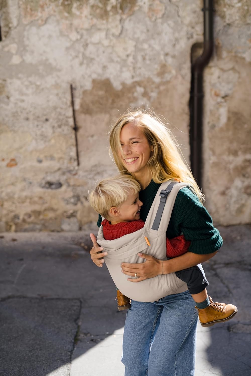 Even weight distribution on the Beco Toddler Carrier reduces fatigue