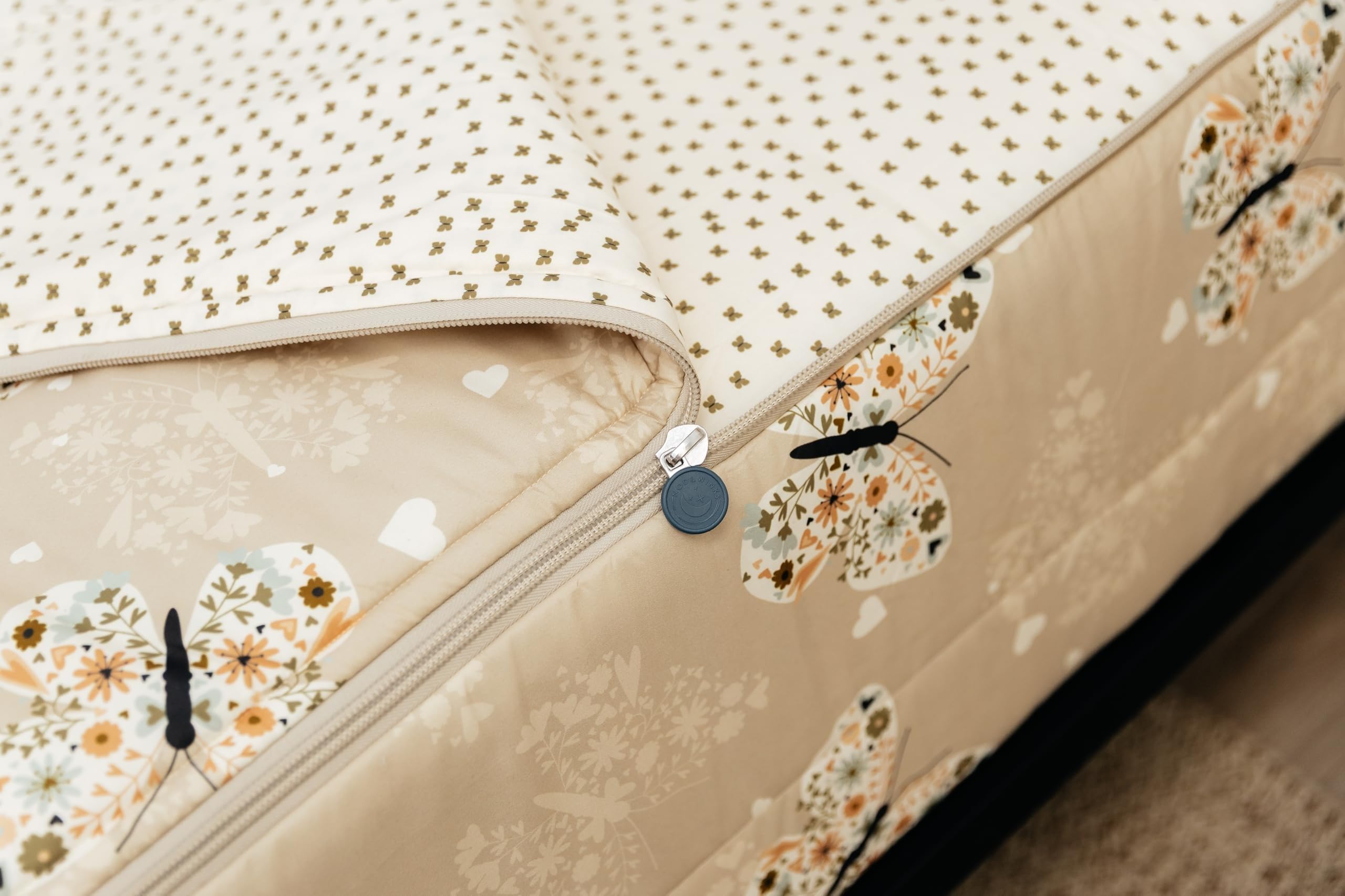 Beddy's butterfly bedding zipper closure keeps the comforter neatly in place