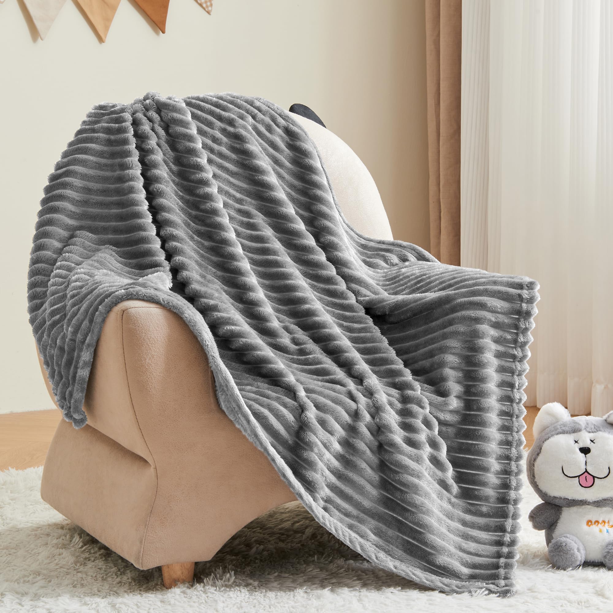 BEDELITE all-seasons blanket provides warmth without overheating.