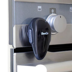 BeeGo oven lock demonstrates self-adhesive installation for quick, safe kitchen setup.