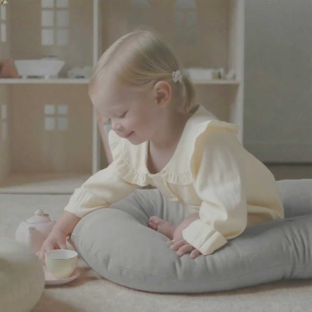 Beisurznga machine-washable fabric for quick cleanup.