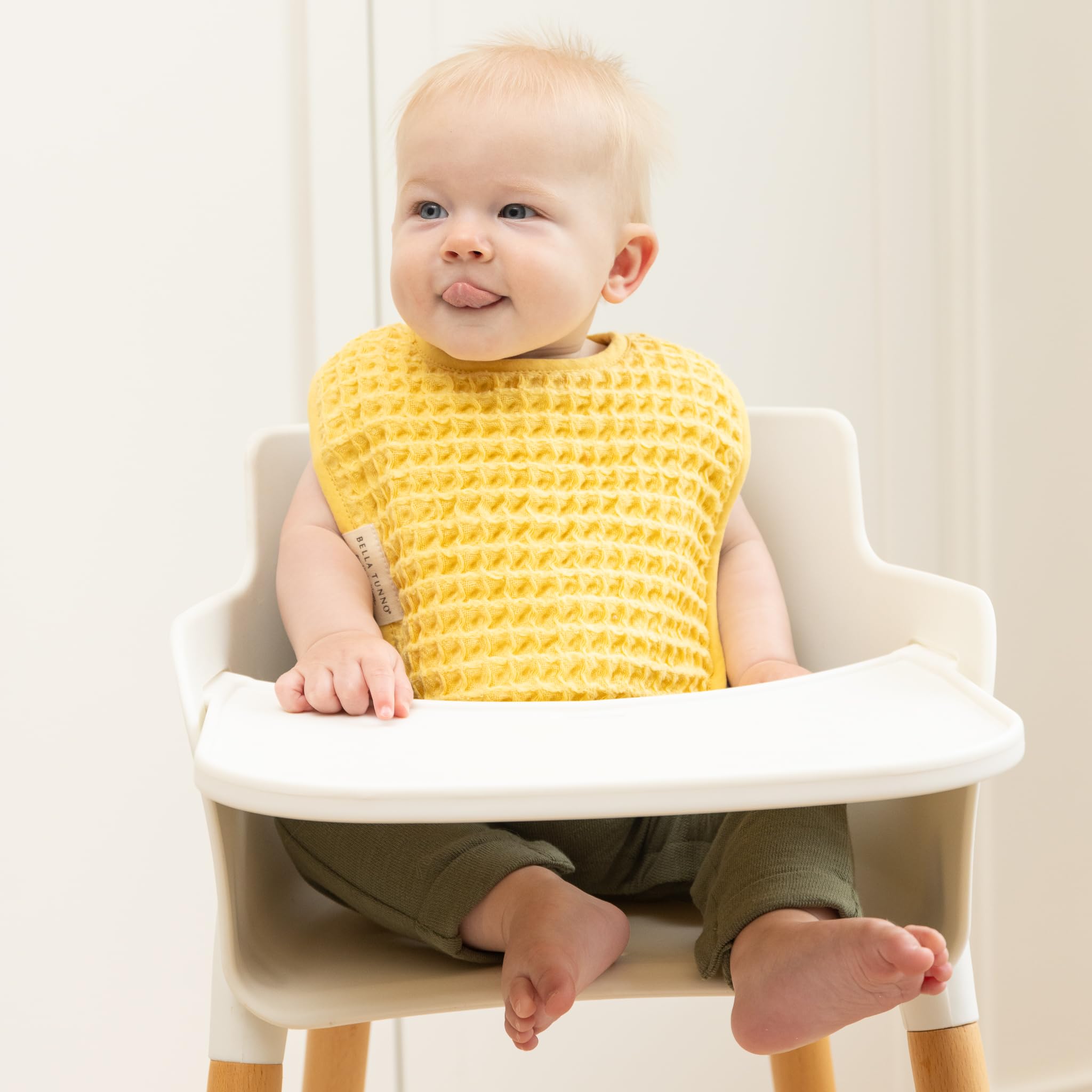 Bella Tunno burp cloth Sunshine, ultra-absorbent waffle and terry for quick mess cleanup