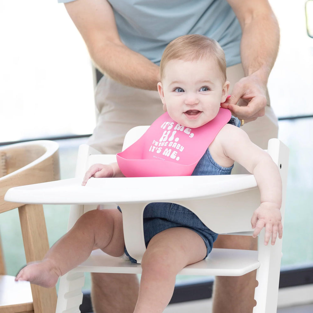 Bella Tunno It’s Me Hi silicone bib with food catcher for spills