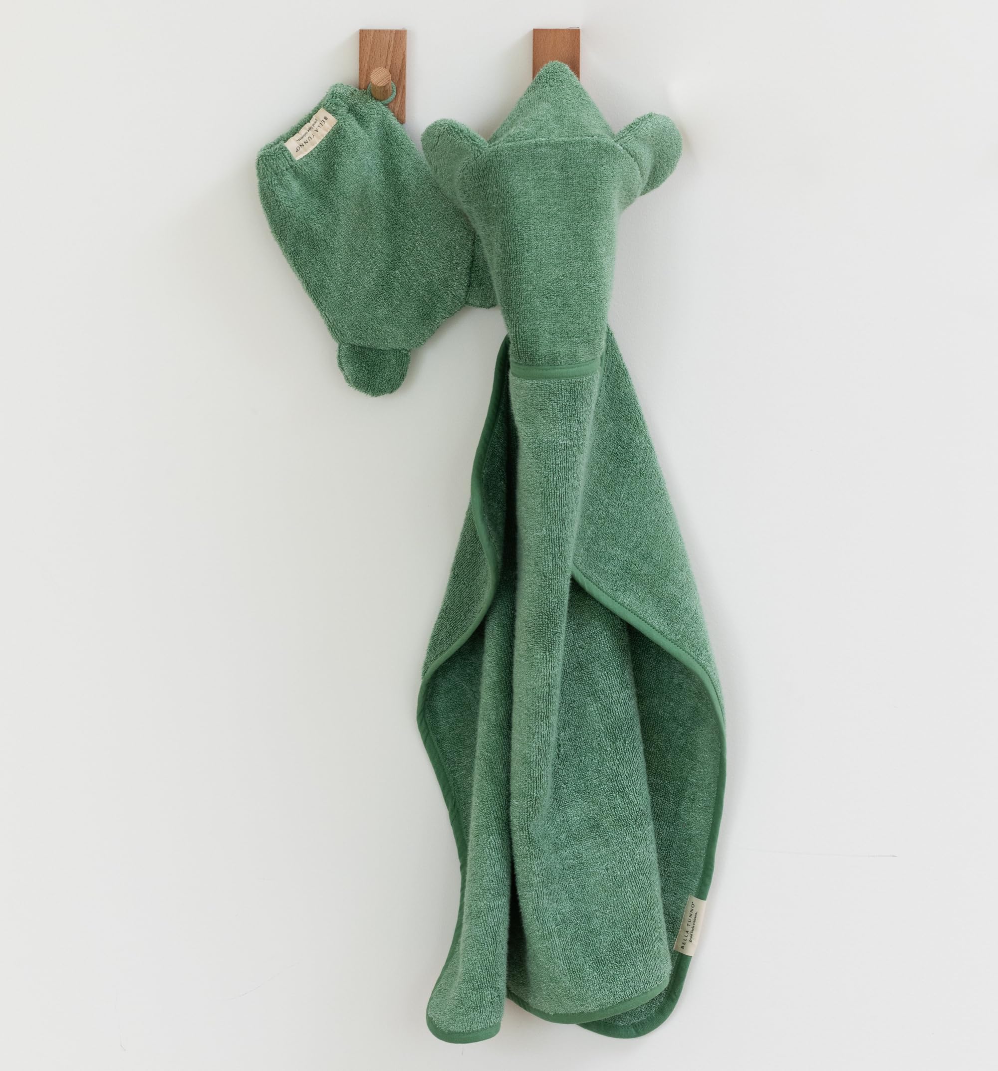 Bella Tunno Sea Foam packaging highlights a complete baby bath set.