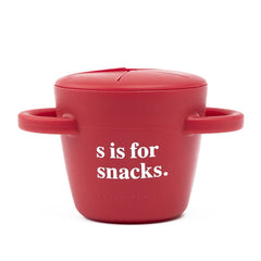 Bella Tunno snack cup with silicone flaps supports spill-free snacking
