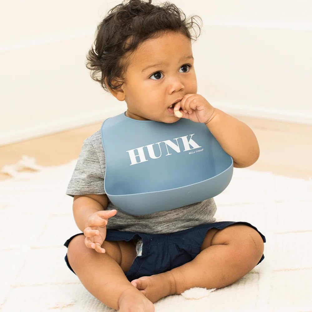 Bella Tunno Wonder Bib silicone material demonstrates durability and easy cleaning