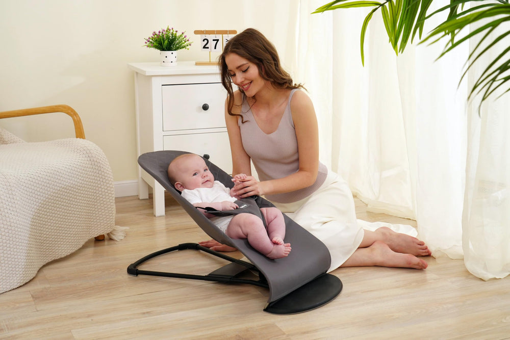 Belltop fabric seat supports baby during play and rest in daily life.