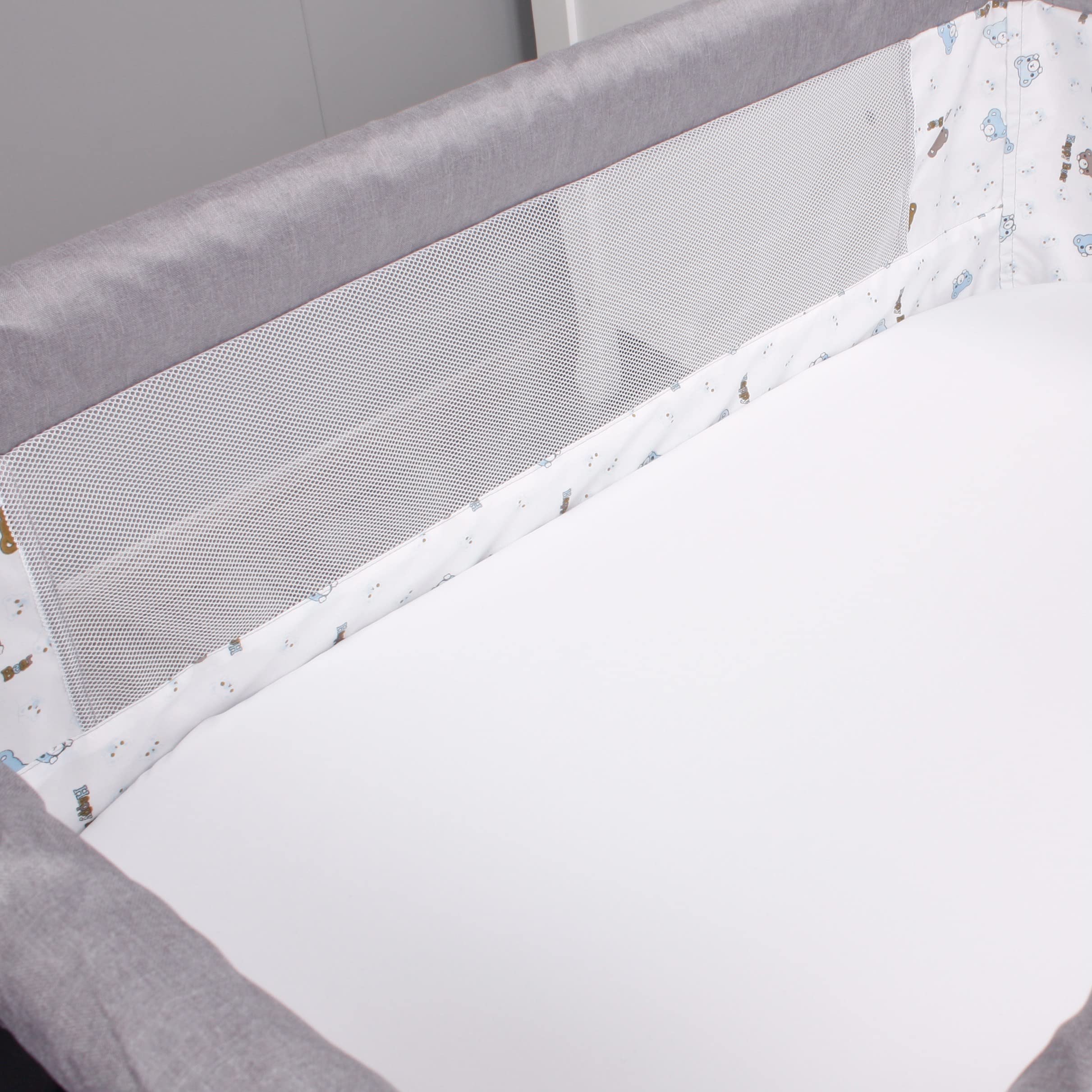 Belsden fitted bassinet sheet-elastic-bottom: secure, snug fit that stays in place.