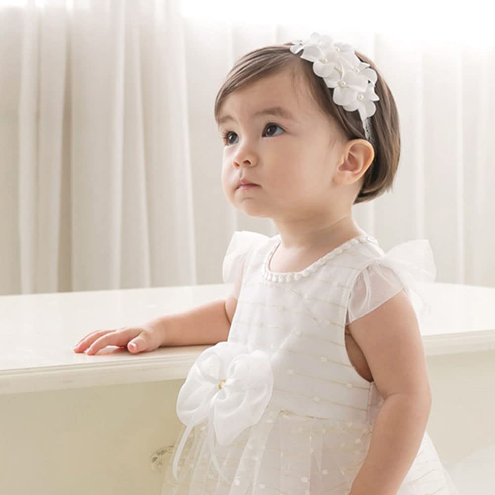 Bethynas adjustable headband grows with baby from 3 to 18 months.