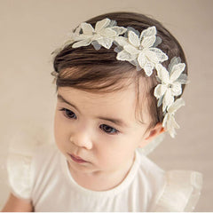 Bethynas baby bow-knot headband with soft lace for newborn comfort.