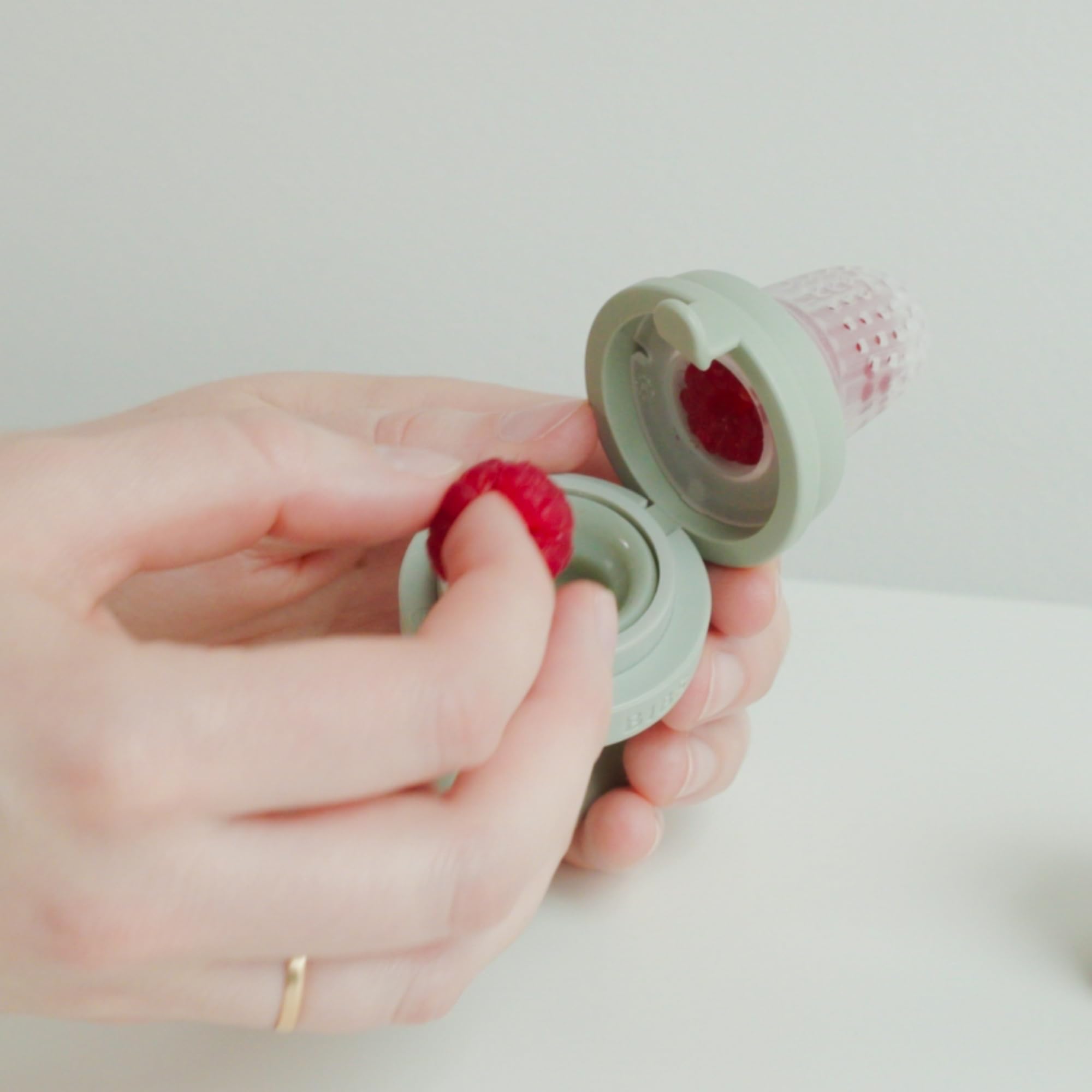 BIBS feeder uses BPA-free, 100% food-grade materials.