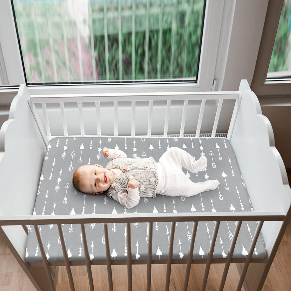 Biloban elastic-fit edge mini crib sheet ensures snug fit and flat surface