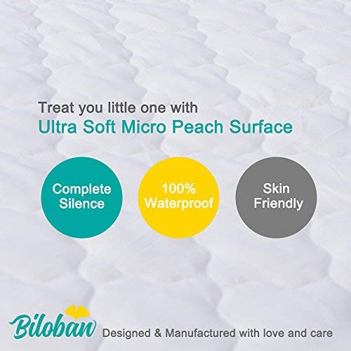 Biloban bassinet mattress cover envelope closure ensures a snug, secure fit