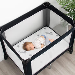 Removable star print cover on the Biloban bassinet pad for easy cleaning.