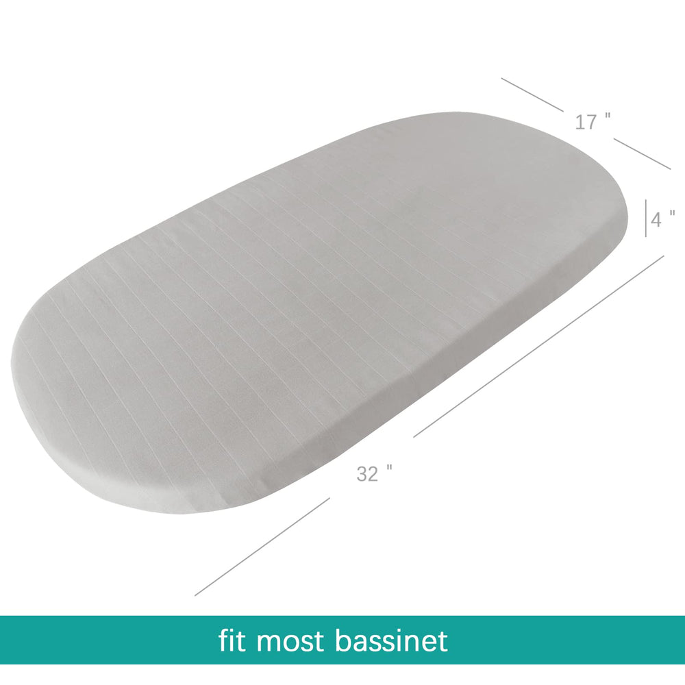 Biloban elastic-edge bassinet sheet ensures secure mattress coverage.