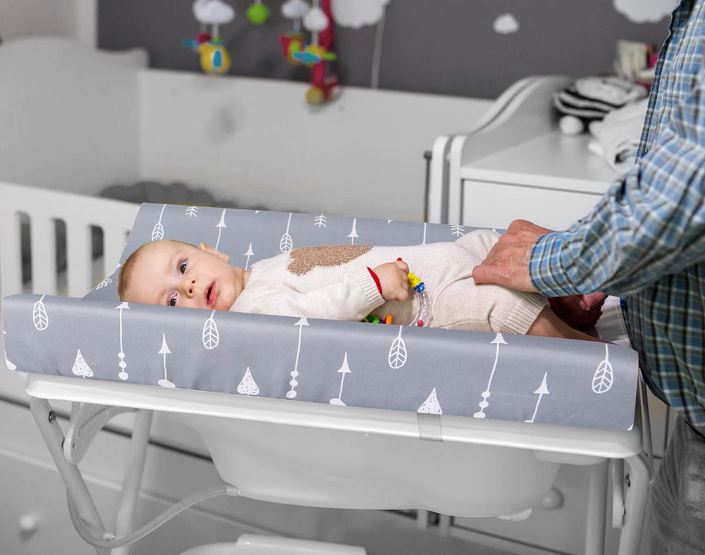 Biloban bassinet sheet with elastic skirt for snug fit