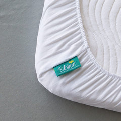 Biloban bassinet sheet for SNOO Smart Sleeper promotes cozy, breathable sleep