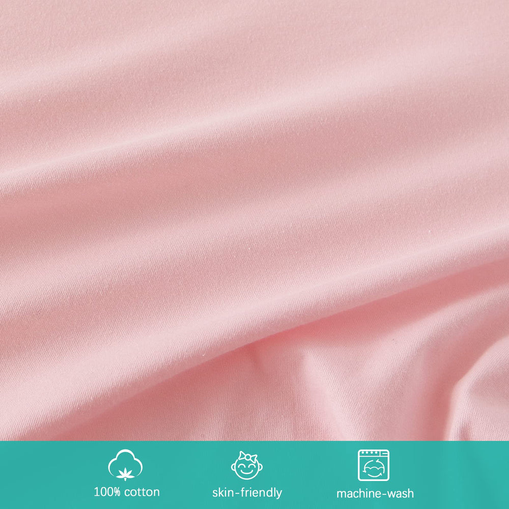 Fully encased elastic keeps Biloban bassinet sheets in place.