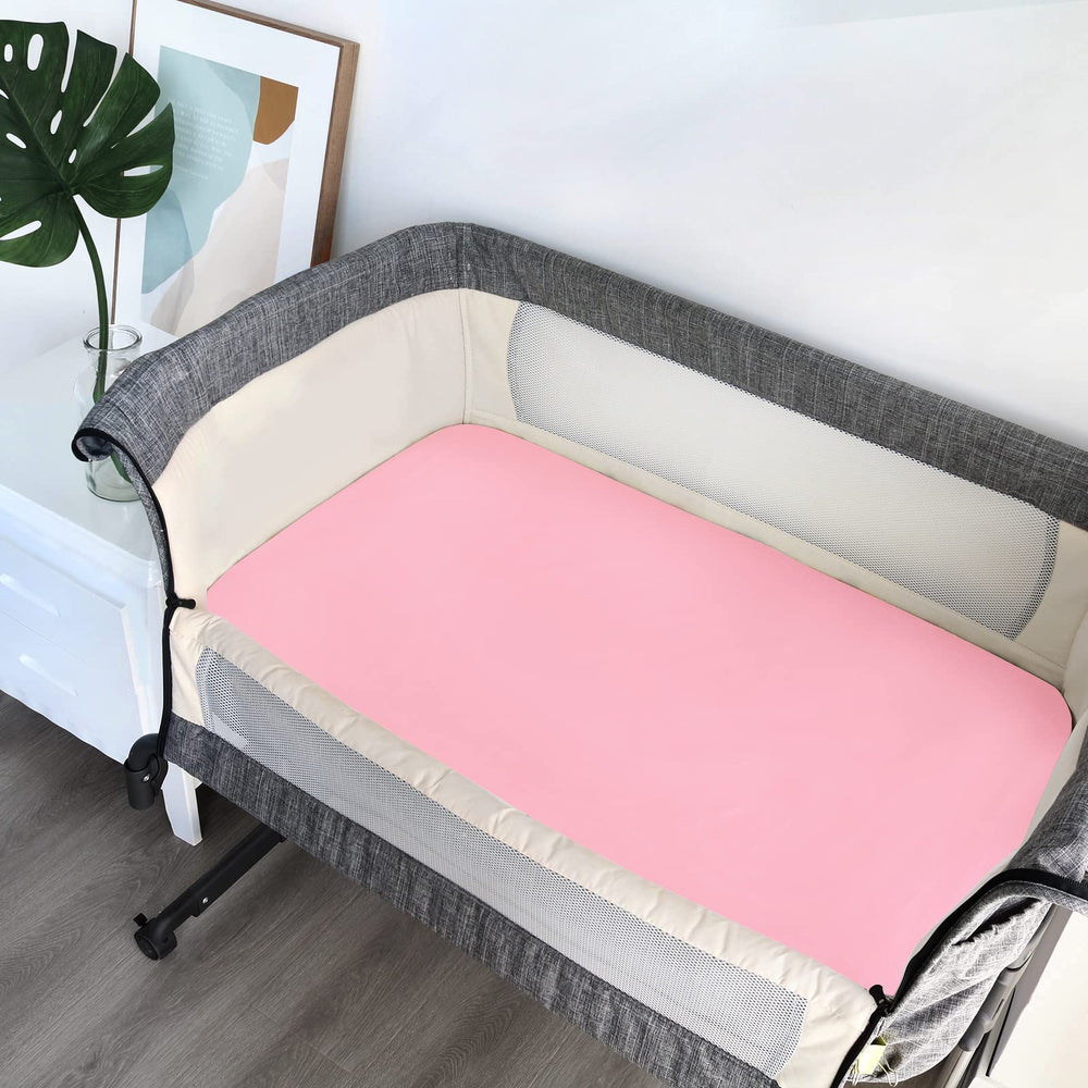 Four-pack Biloban sheets protect the bassinet while enabling quick changes.