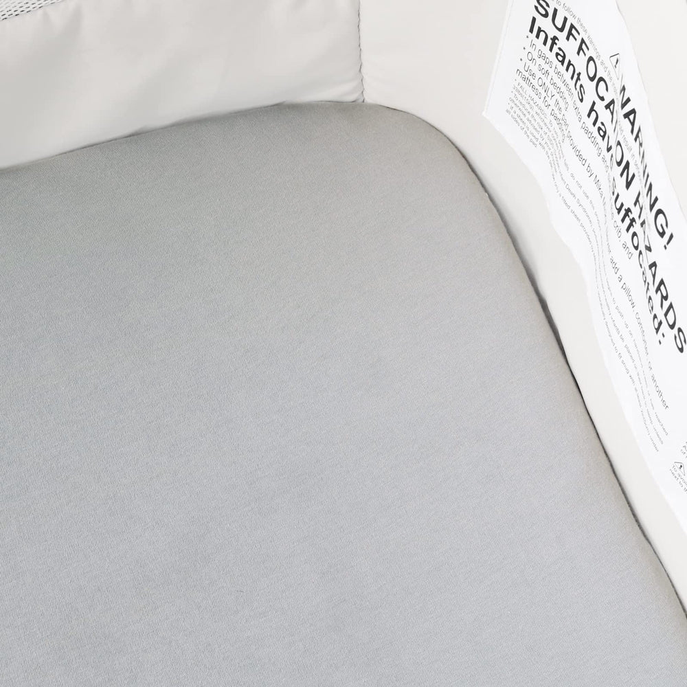 Compatibility graphic illustrating Biloban sheets fitting multiple bassinet models.