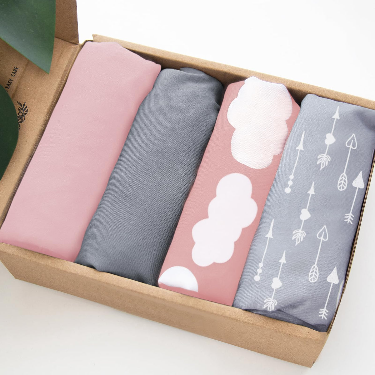 Biloban bassinet sheets with full-coverage elastic for a snug fit on 33x20 mattresses.
