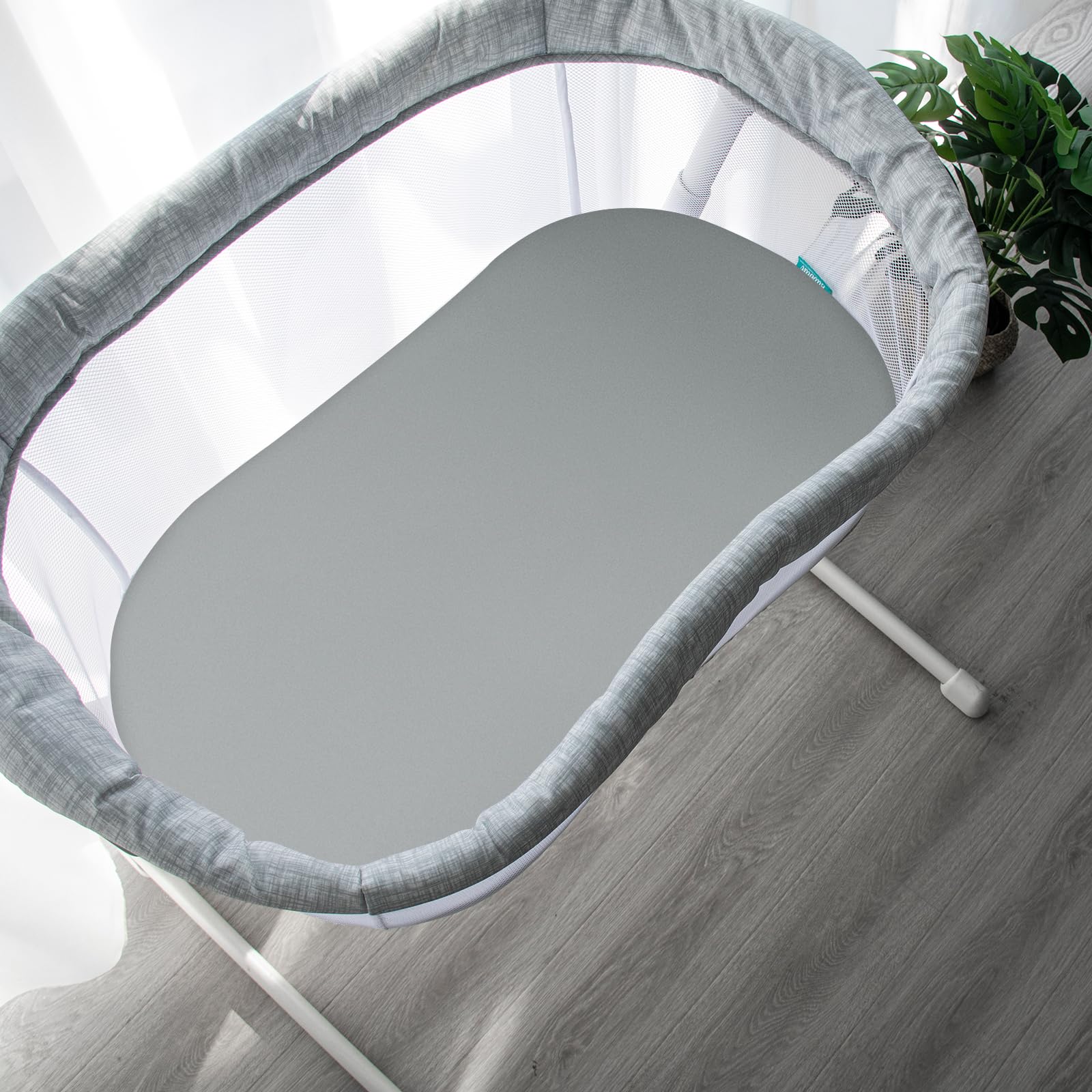 Biloban bassinet sheets graco-sense2snooze fit delivers easy care and softness.