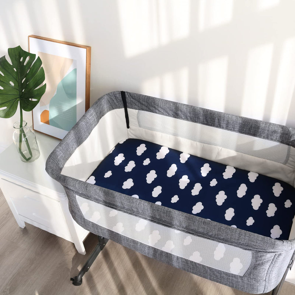 Biloban no-plastic design reduces crinkle while your baby settles.