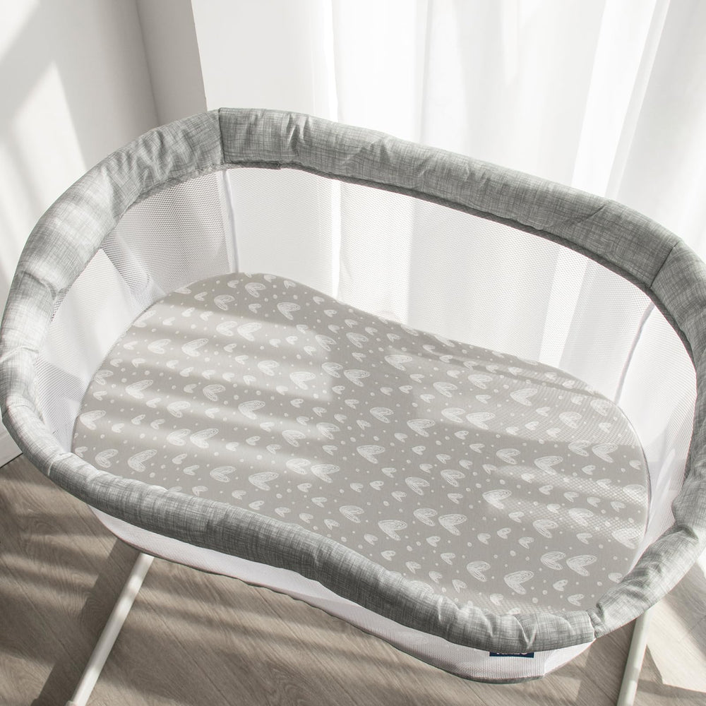 Biloban bassinet sheets rectangle-fit with flexible coverage.
