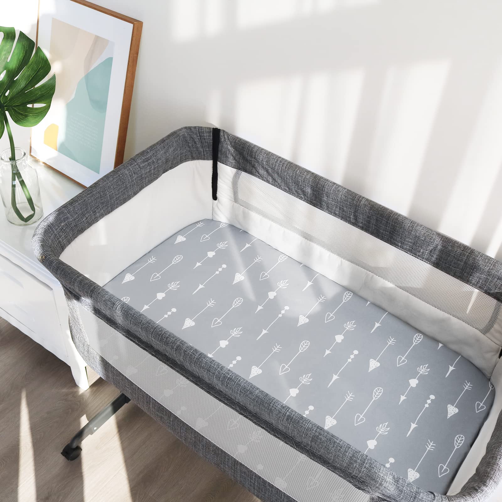 Biloban sheets compatible with Maxi Cosi Iora and other popular bassinets.