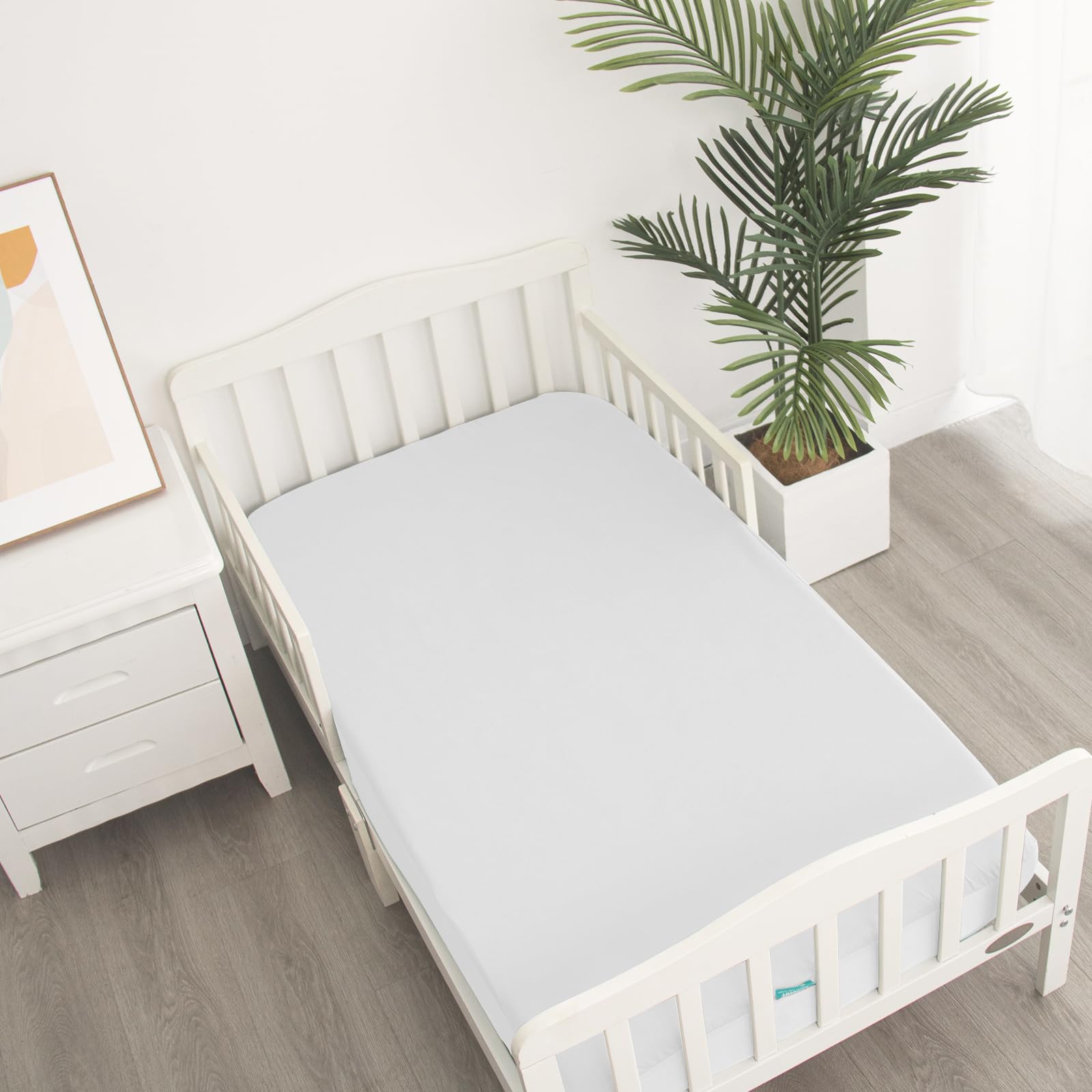 Biloban crib sheets easy-care design for machine wash and quick dry