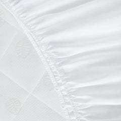 Biloban adjustable elastic straps secure a snug crib fit.