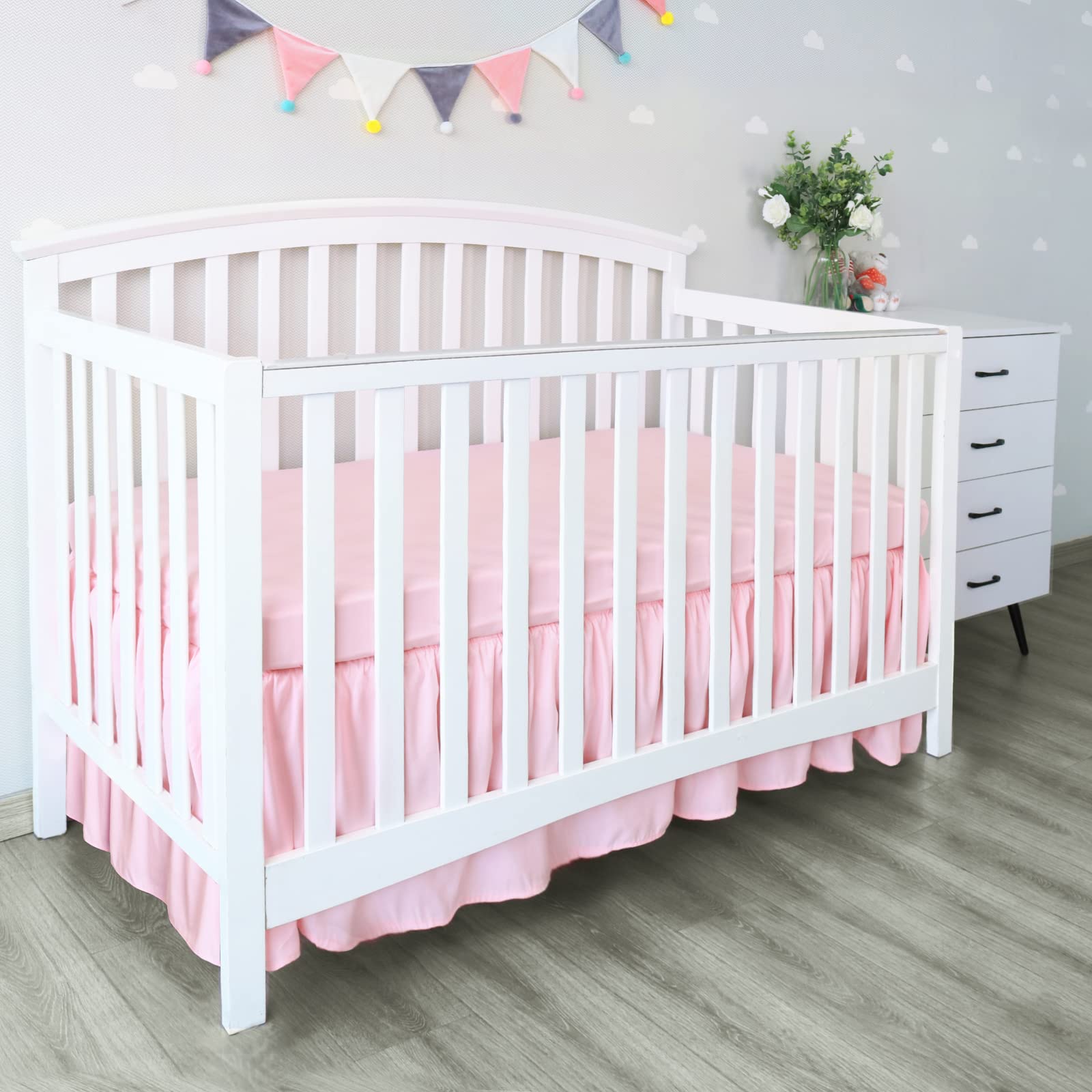 Biloban machine-washable crib skirt maintains color and softness after washes.