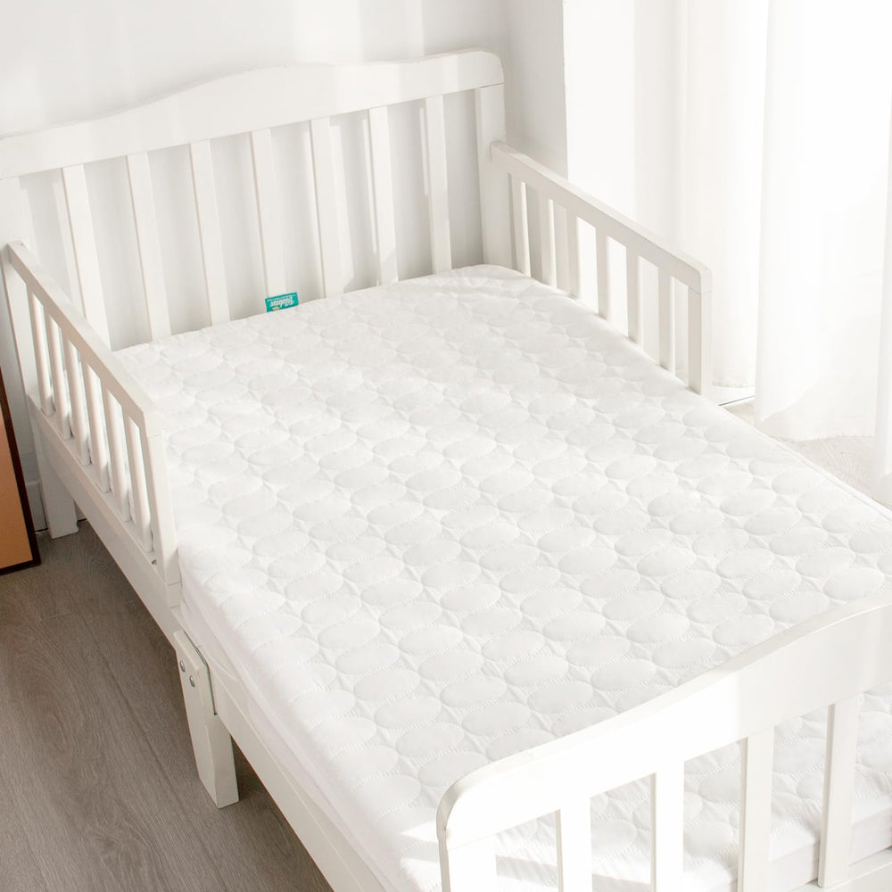 Biloban durable crib pad cover withstands frequent washings and everyday use