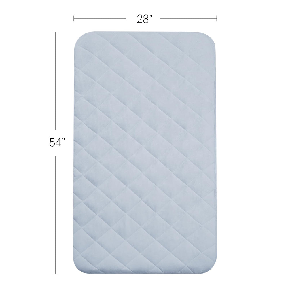 Biloban elastic edge enables quick, easy installation on Regalo My Cot