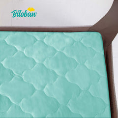 Biloban elastic-skirt fit keeps the protector secure on most mini cribs.