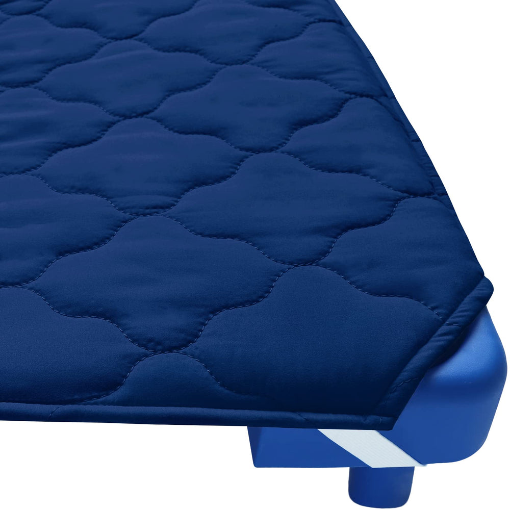 Biloban elastic straps securely hold the mat in place.