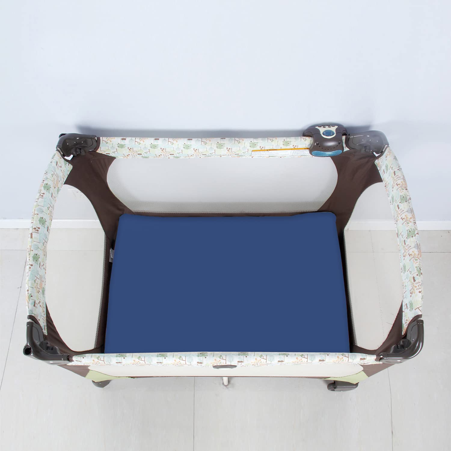 Biloban Graco pack n play-compatible sheets in grey and navy