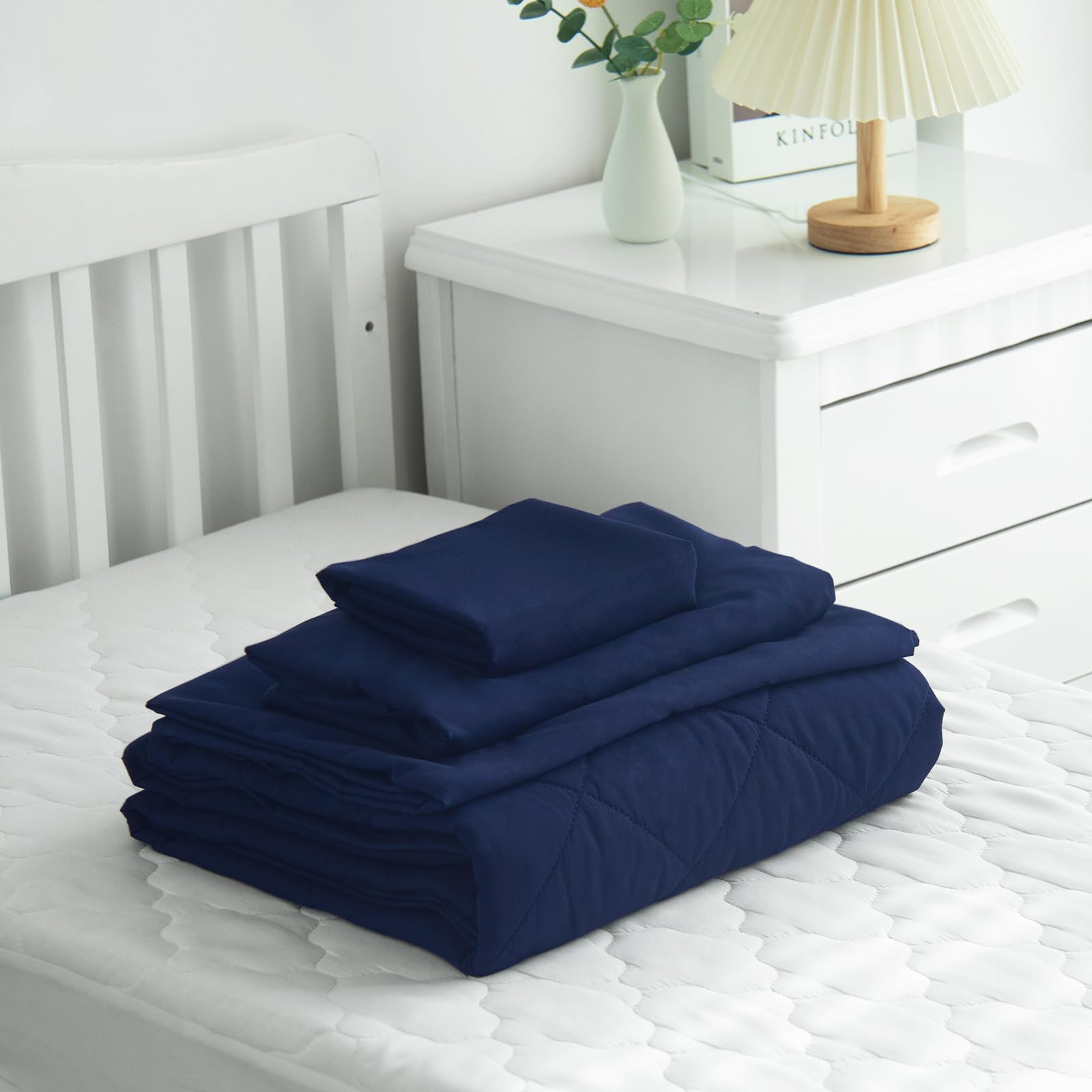 Biloban bedding set ready for machine washing and easy care