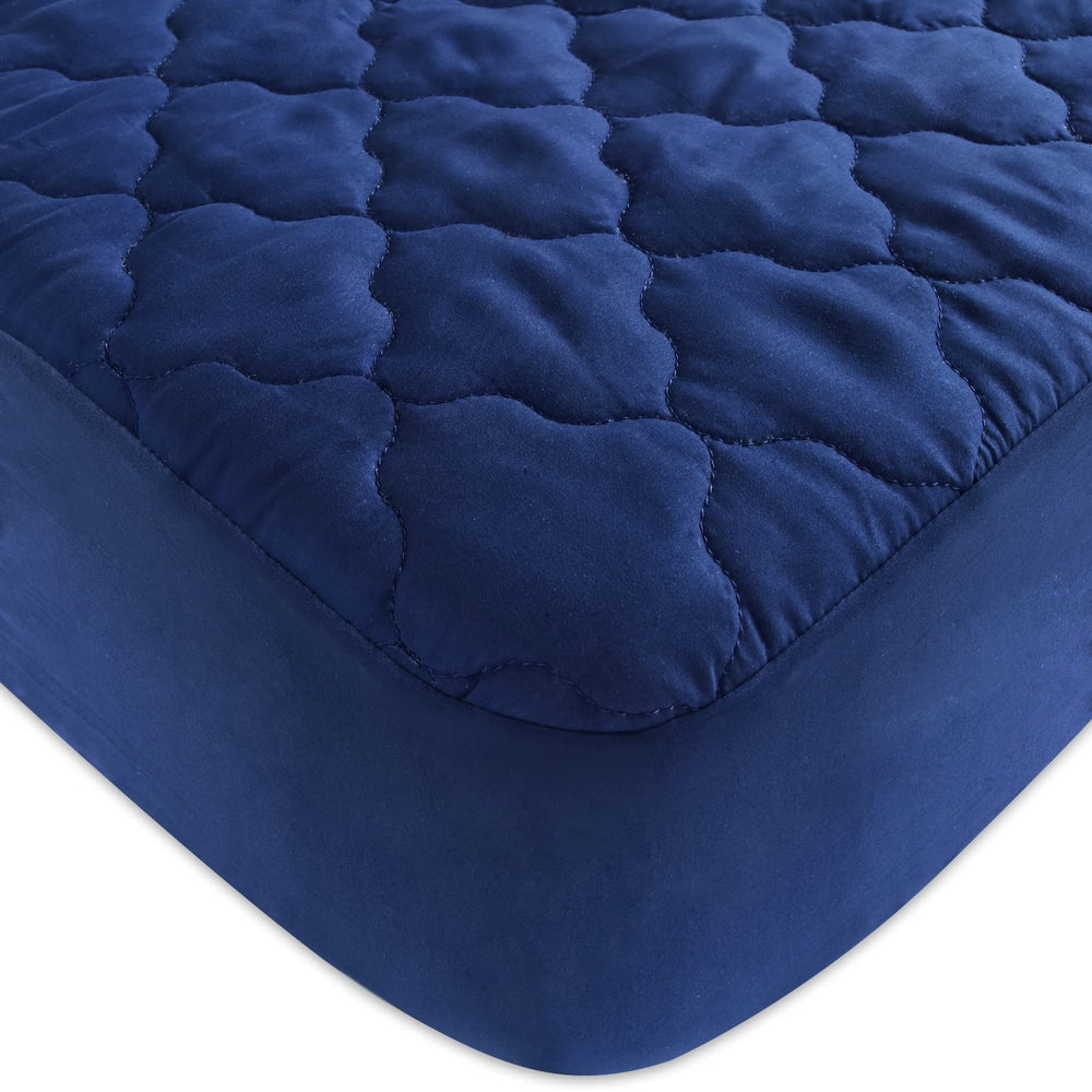 Biloban machine-washable and dryer-friendly crib protector for easy cleaning