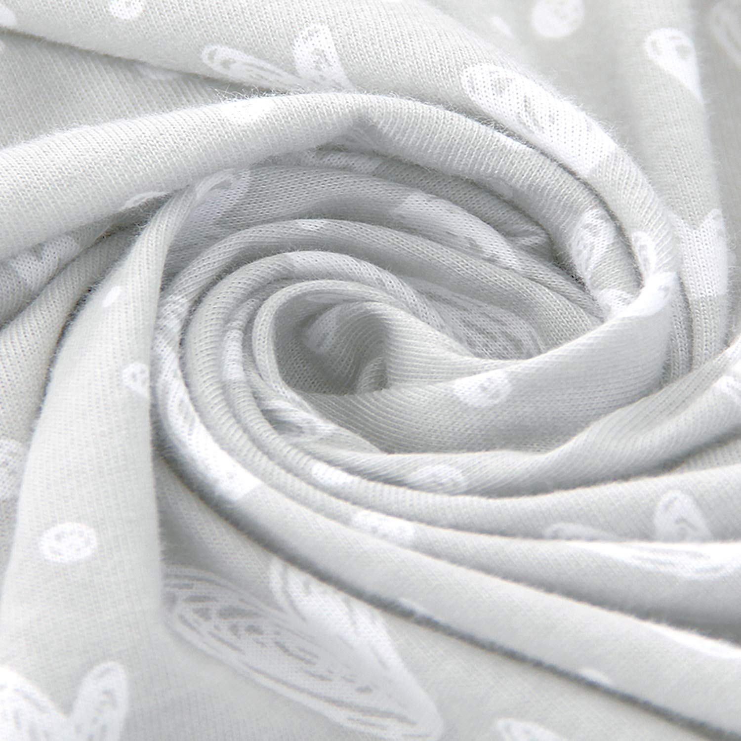 Close-up of Biloban pillow cover large zipper for easy on/off.