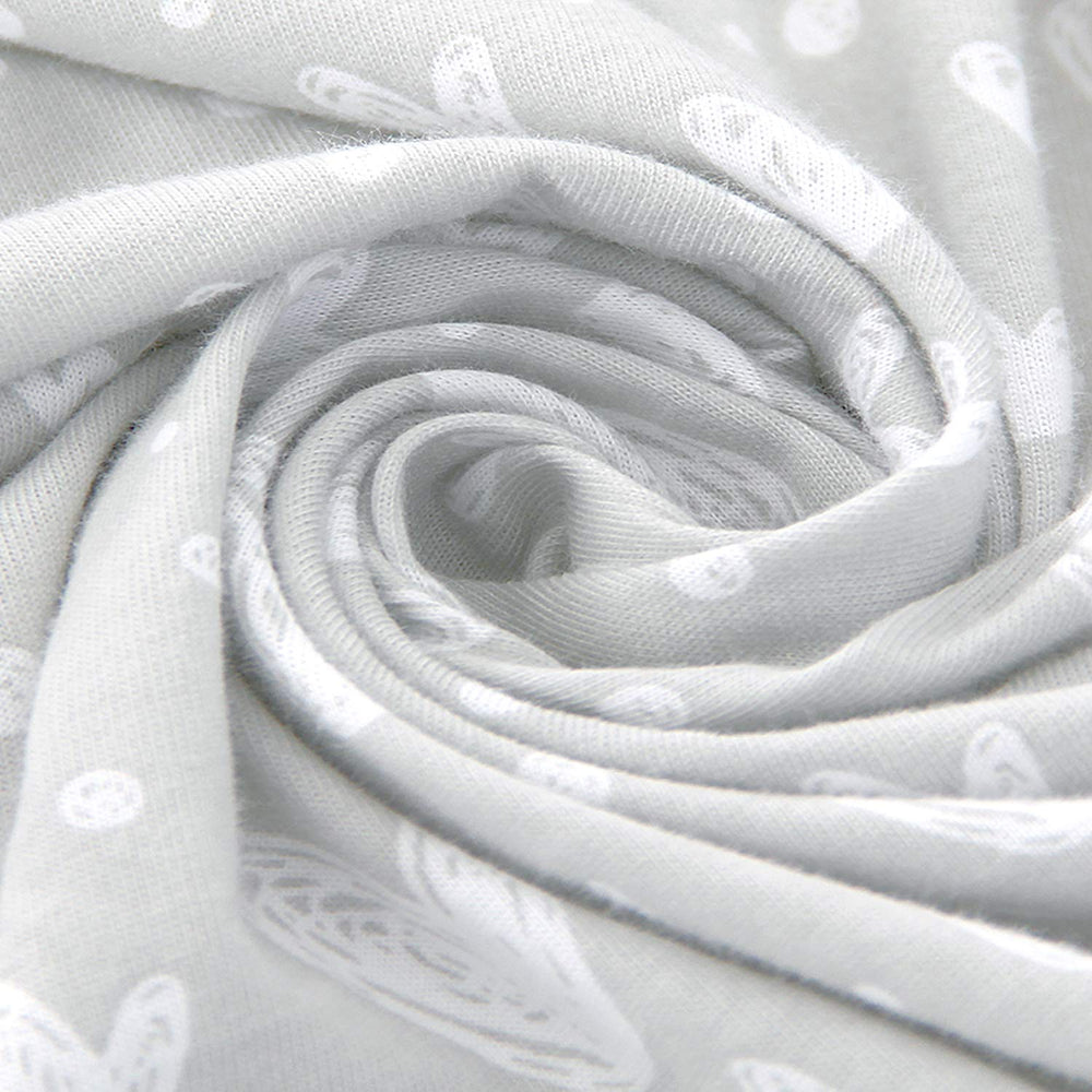 Close-up of Biloban pillow cover large zipper for easy on/off.
