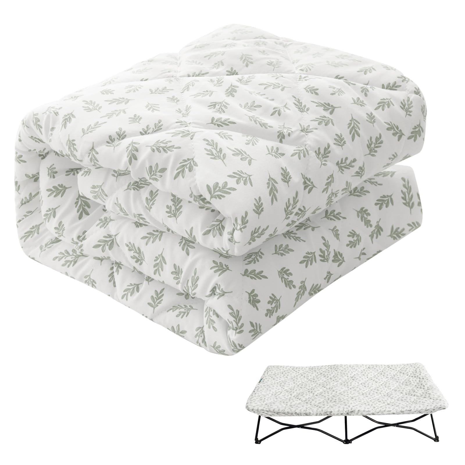 Biloban Regalo My Cot sheet in green leaf on bed offers cozy travel comfort.