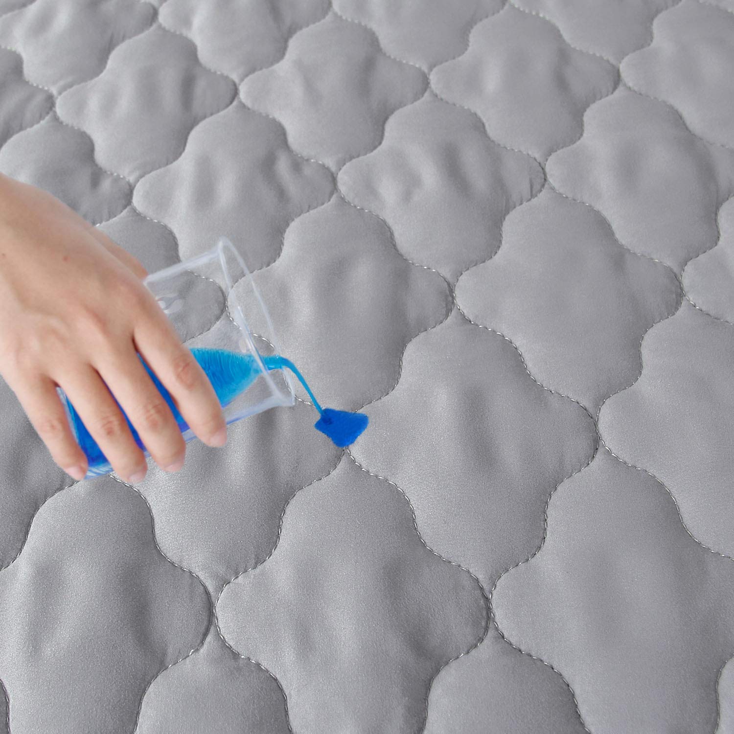 Biloban soft quilted top surface offers gentle protection against contact with skin